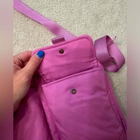 Vera Bradley Signature Cotton Utility Small Crossbody, Rich Orchid NWT - Picture 2 of 6